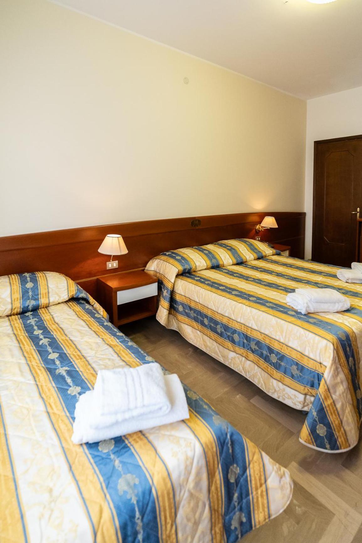 Easy Hotel Meryon Sottomarina Værelse billede