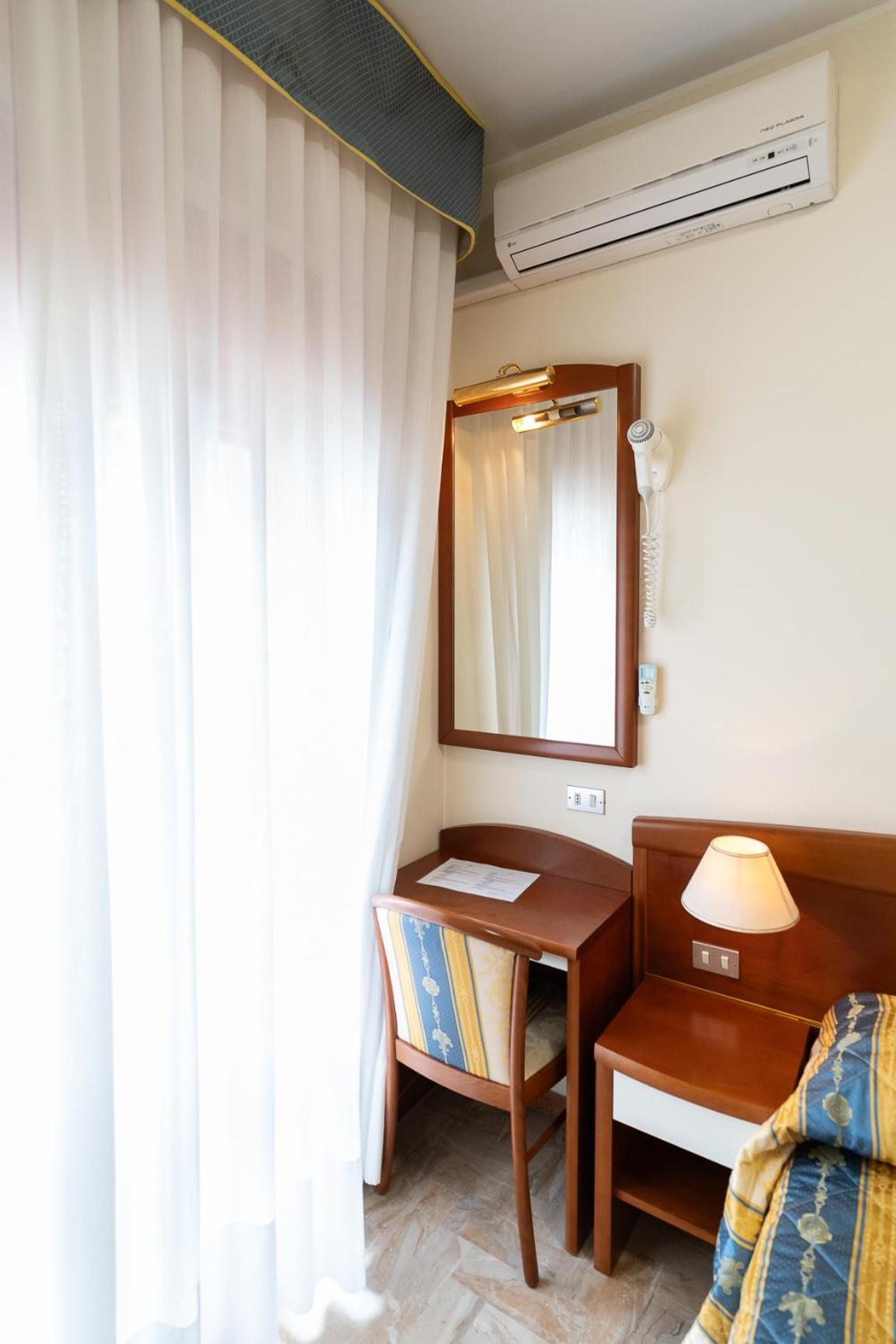 Easy Hotel Meryon Sottomarina Værelse billede
